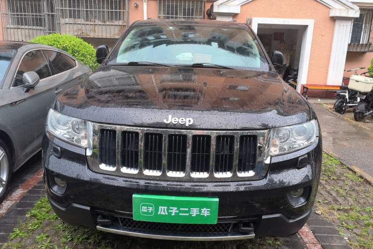 Used Jeep Grand Cherokee 2013 3.6L Luxury Navigation Edition Front