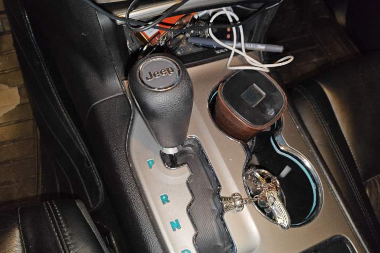 Used Jeep Grand Cherokee 2013 3.6L Comfort Edition Gear Lever