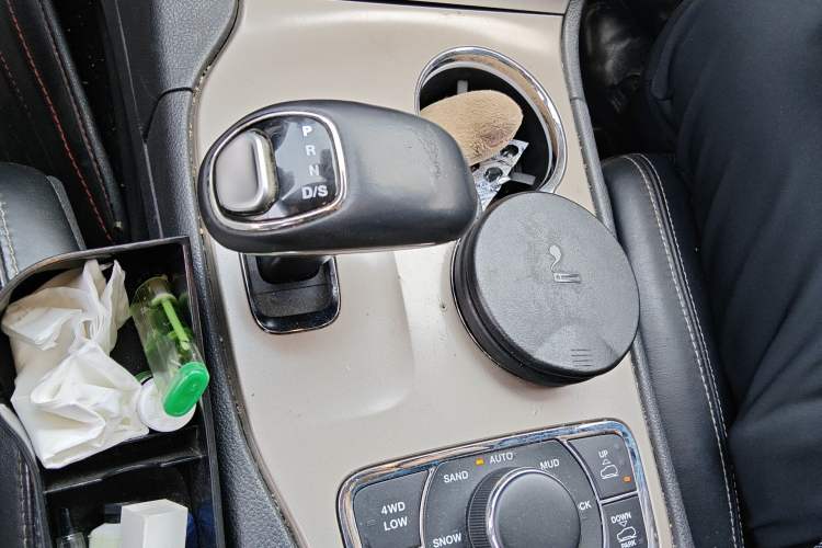 Used Jeep Grand Cherokee 2013 3.6L Luxury Navigation Edition Gear Lever