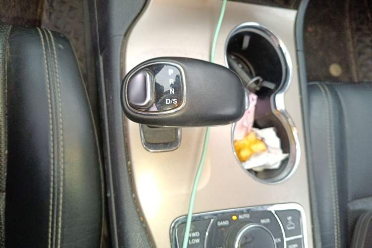 Used Jeep Grand Cherokee 2013 3.6L Luxury Navigation Edition Gear Lever