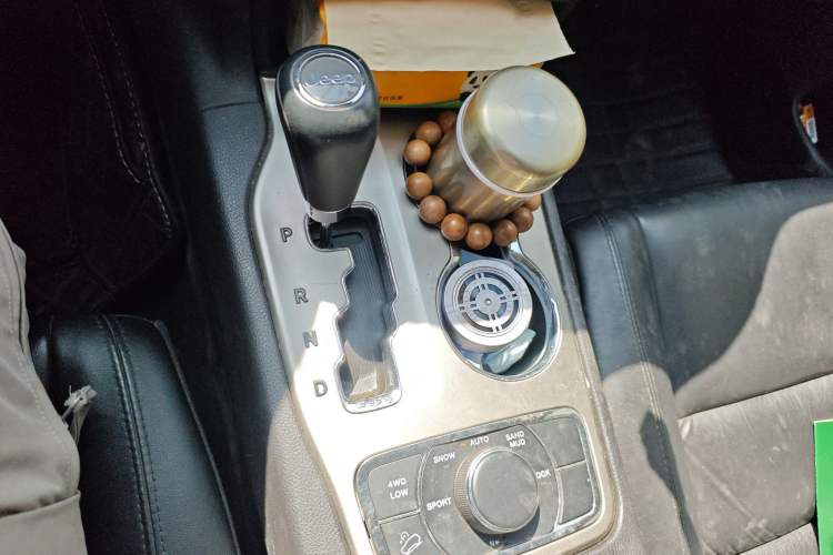 Used Jeep Grand Cherokee 2013 3.6L Comfort Navigation Edition Gear Lever