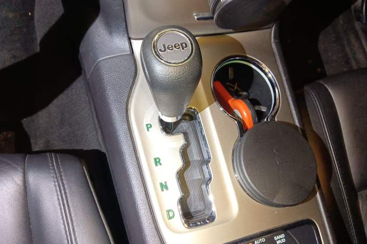 Used Jeep Grand Cherokee 2013 3.6L Comfort Edition Gear Lever
