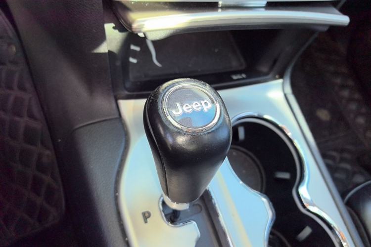 Used Jeep Grand Cherokee 2013 3.6L Luxury Navigation Edition Gear Lever