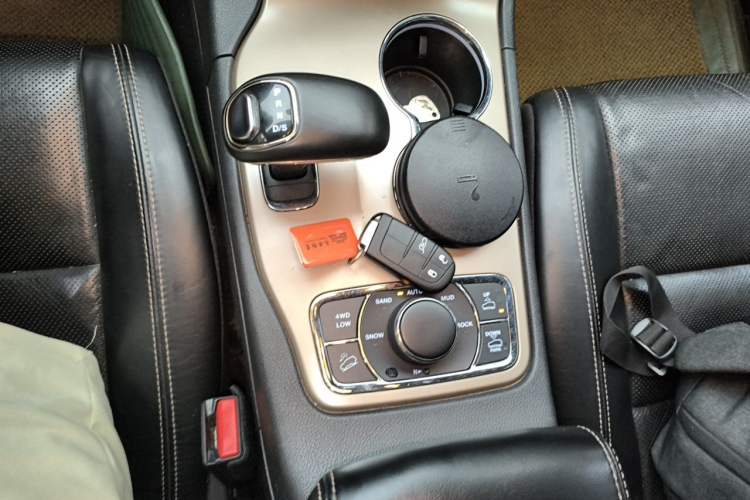 Used Jeep Grand Cherokee 2013 3.6L Luxury Navigation Edition Gear Lever