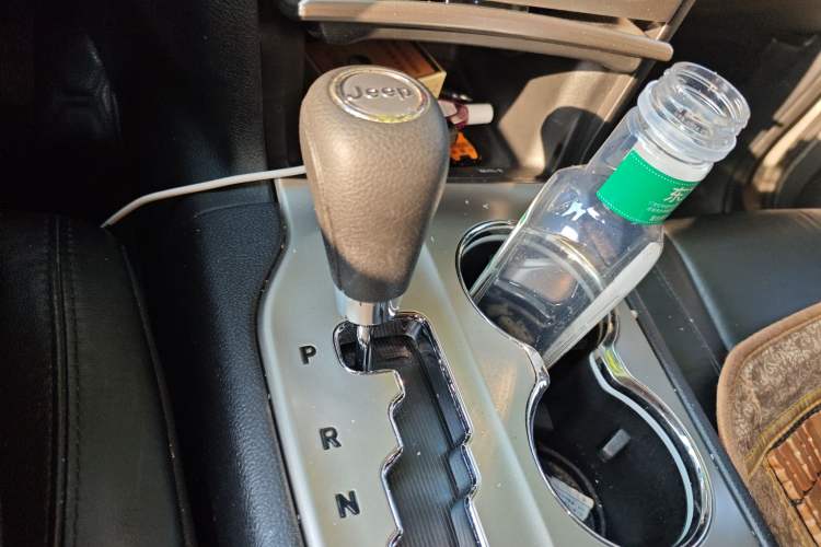 Used Jeep Grand Cherokee 2013 3.6L Comfort Edition Gear Lever