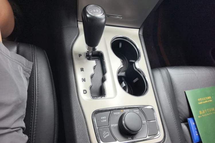 Used Jeep Grand Cherokee 2013 3.6L Comfort Navigation Edition Gear Lever