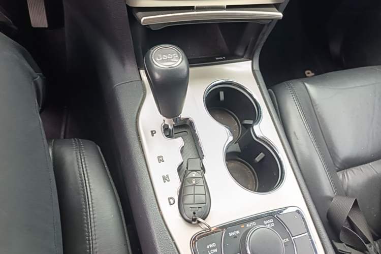 Used Jeep Grand Cherokee 2013 3.6L Comfort Navigation Edition Gear Lever