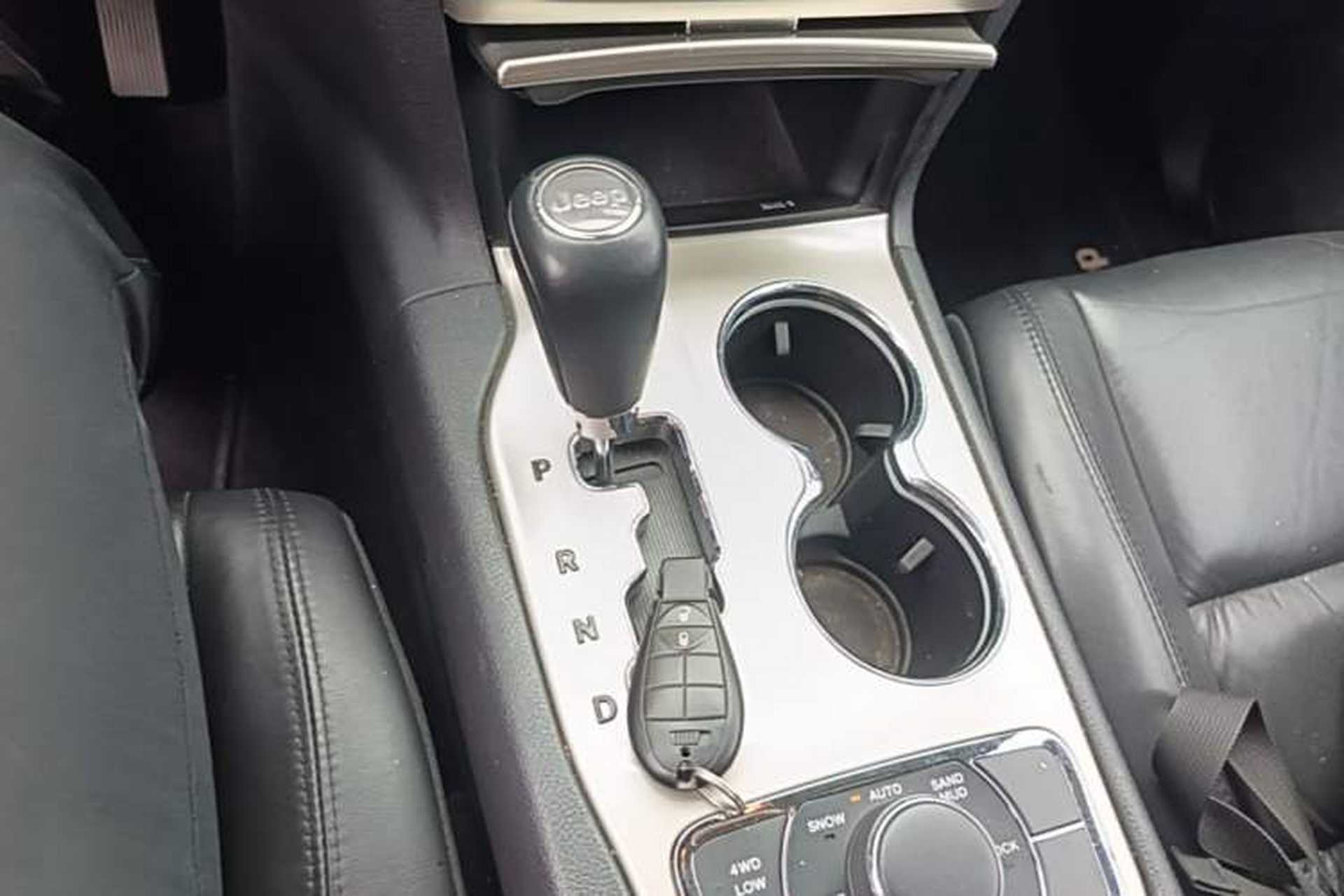 Used Jeep Grand Cherokee 2013 3.6L Comfort Navigation Edition Gear Lever