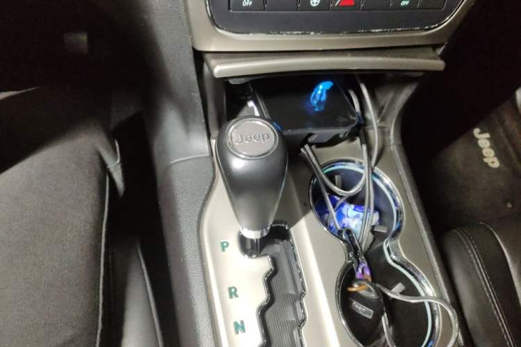 Used Jeep Grand Cherokee 2013 3.6L Luxury Navigation Edition Gear Lever