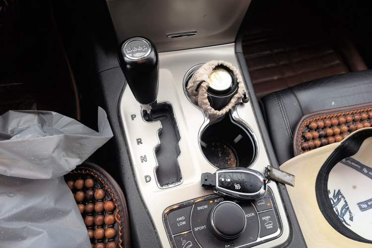 Used Jeep Grand Cherokee 2013 3.6L Luxury Navigation Edition Gear Lever