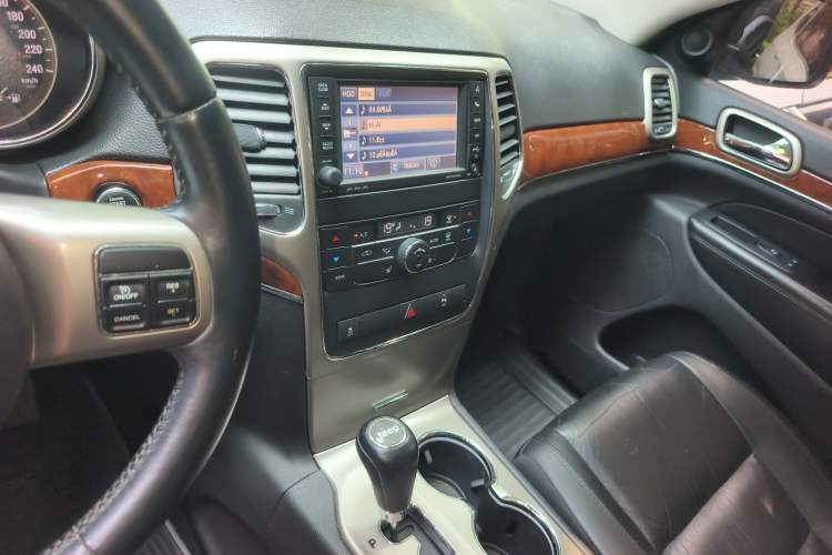 Used Jeep Grand Cherokee 2013 3.6L Comfort Navigation Edition Gear Lever