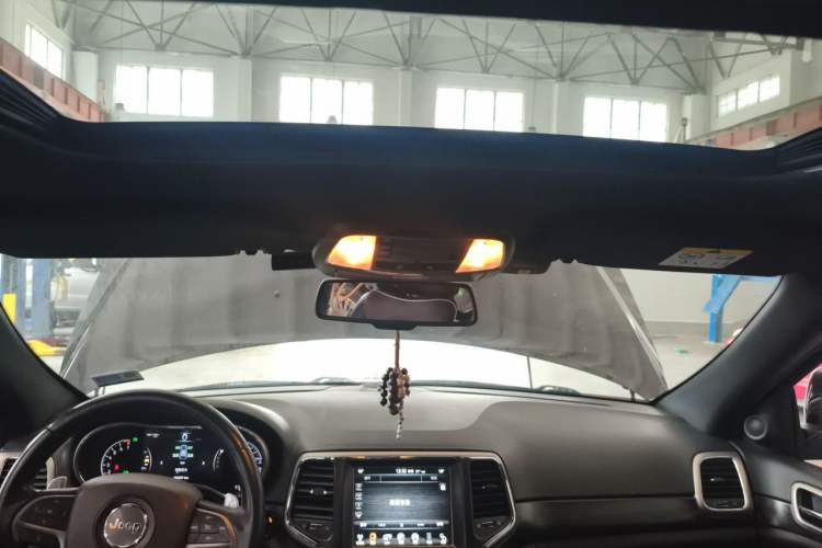 Used Jeep Grand Cherokee 2013 3.6L Comfort Edition Headliner