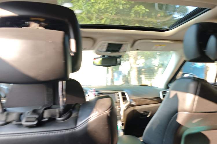 Used Jeep Grand Cherokee 2013 3.6L Comfort Edition Headliner