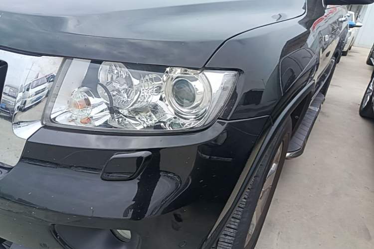 Used Jeep Grand Cherokee 2013 3.6L Comfort Navigation Edition Left Front Headlight