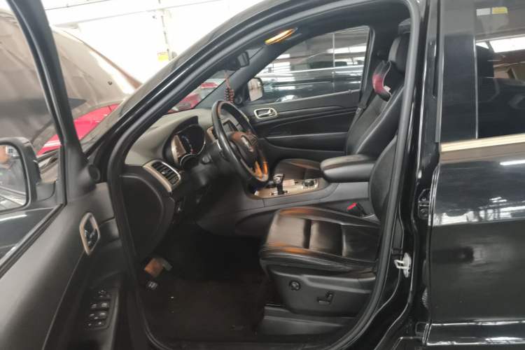 Used Jeep Grand Cherokee 2013 3.6L Comfort Edition Left Front Seat
