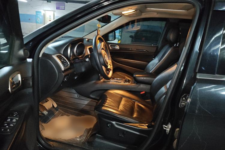 Used Jeep Grand Cherokee 2013 3.6L Comfort Edition Left Front Seat