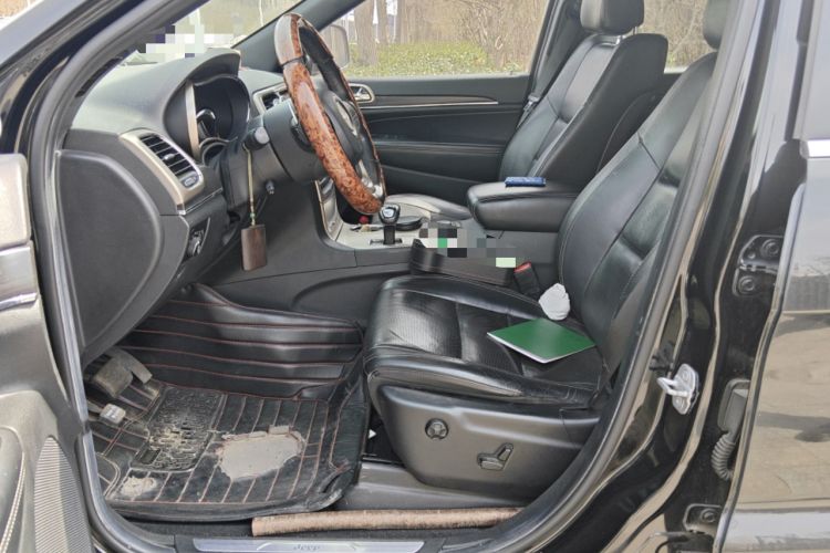 Used Jeep Grand Cherokee 2013 3.6L Luxury Navigation Edition Left Front Seat