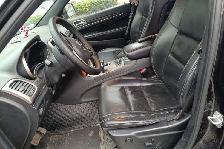 Used Jeep Grand Cherokee 2013 3.6L Luxury Navigation Edition Left Front Seat