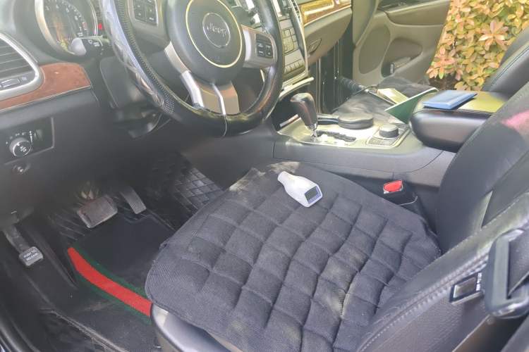 Used Jeep Grand Cherokee 2013 3.6L Comfort Navigation Edition Left Front Seat