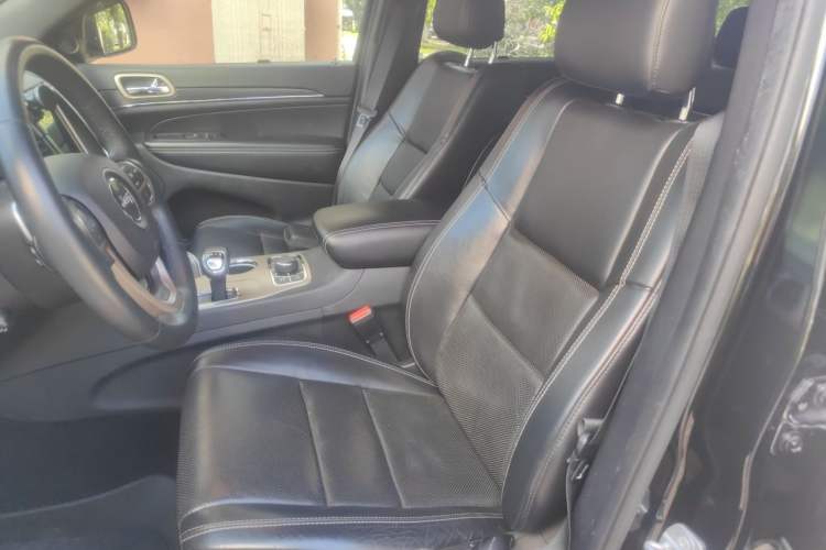 Used Jeep Grand Cherokee 2013 3.6L Luxury Navigation Edition Left Front Seat