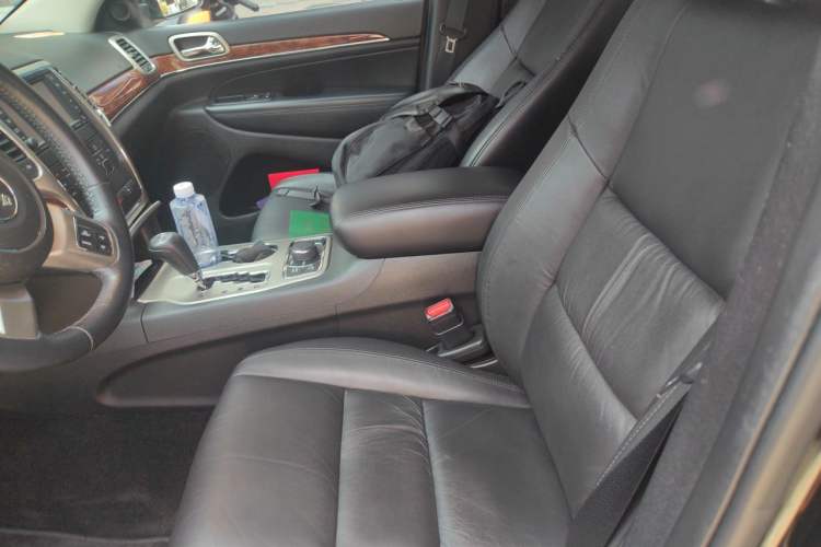Used Jeep Grand Cherokee 2013 3.6L Comfort Navigation Edition Left Front Seat