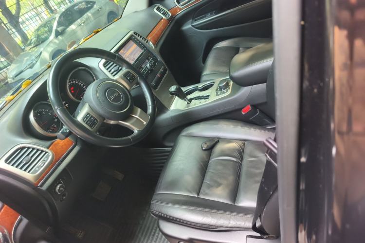Used Jeep Grand Cherokee 2013 3.6L Comfort Navigation Edition Left Front Seat