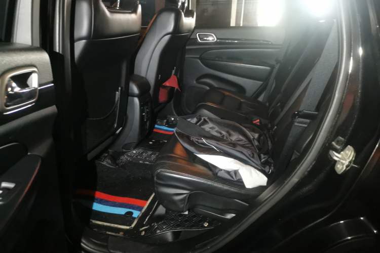 Used Jeep Grand Cherokee 2013 3.6L Comfort Edition Left Rear Seat