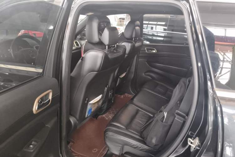 Used Jeep Grand Cherokee 2013 3.6L Comfort Edition Left Rear Seat
