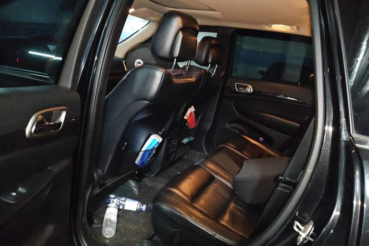 Used Jeep Grand Cherokee 2013 3.6L Comfort Edition Left Rear Seat