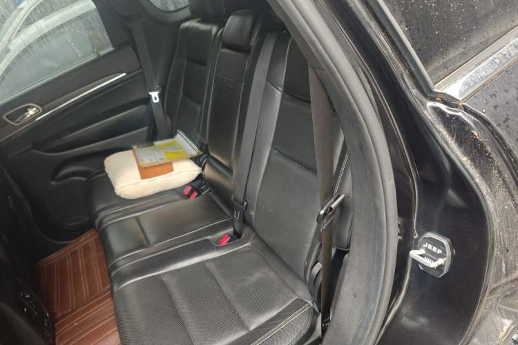 Used Jeep Grand Cherokee 2013 3.6L Luxury Navigation Edition Left Rear Seat