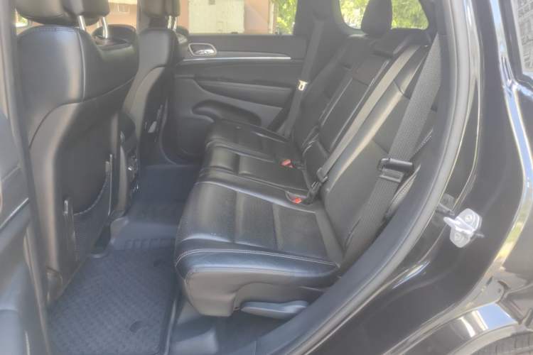 Used Jeep Grand Cherokee 2013 3.6L Luxury Navigation Edition Left Rear Seat