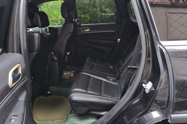 Used Jeep Grand Cherokee 2013 3.6L Luxury Navigation Edition Left Rear Seat