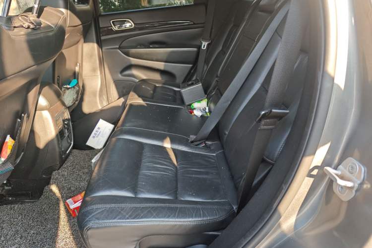 Used Jeep Grand Cherokee 2013 3.6L Comfort Edition Left Rear Seat