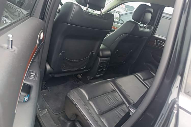 Used Jeep Grand Cherokee 2013 3.6L Comfort Navigation Edition Left Rear Seat