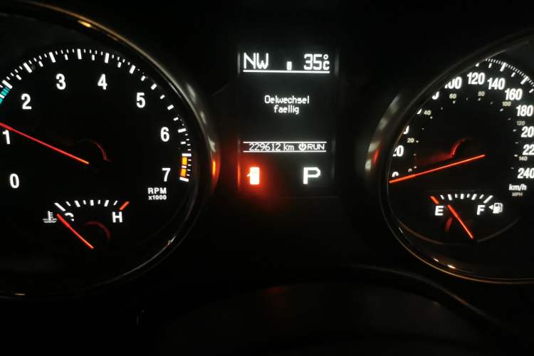 Used Jeep Grand Cherokee 2013 3.6L Comfort Edition Odometer Close Up