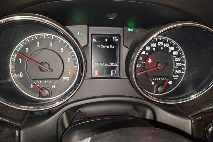 Used Jeep Grand Cherokee 2013 3.6L Comfort Edition Odometer Close Up