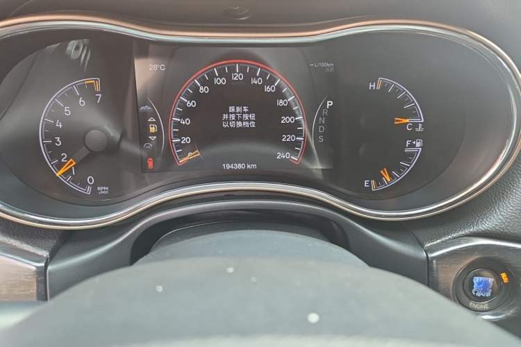 Used Jeep Grand Cherokee 2013 3.6L Comfort Edition Odometer Close Up