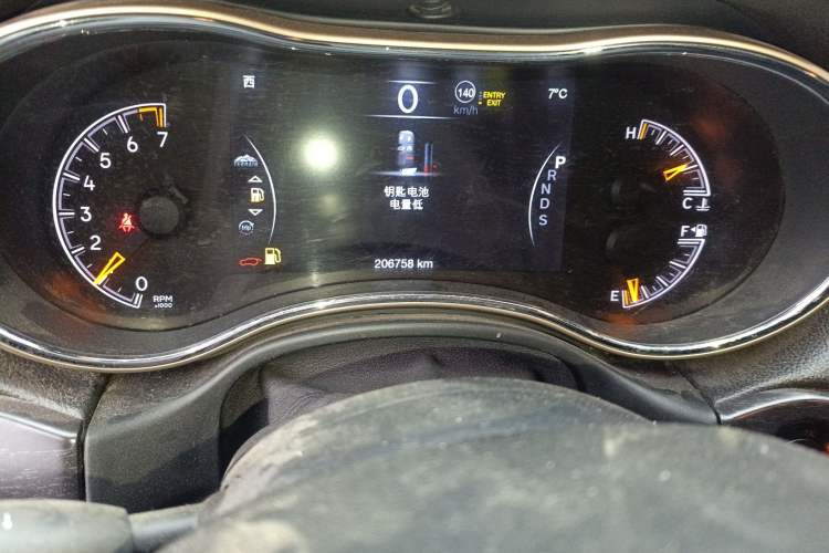 Used Jeep Grand Cherokee 2013 3.6L Luxury Navigation Edition Odometer Close Up