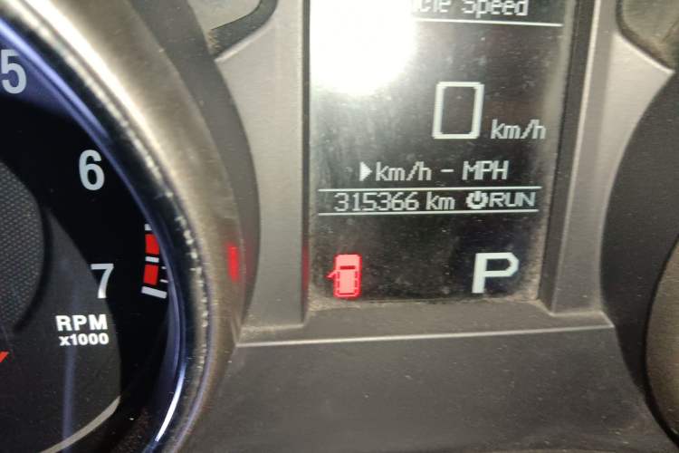 Used Jeep Grand Cherokee 2013 3.6L Comfort Edition Odometer Close Up