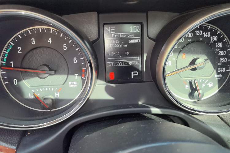 Used Jeep Grand Cherokee 2013 3.6L Luxury Navigation Edition Odometer Close Up
