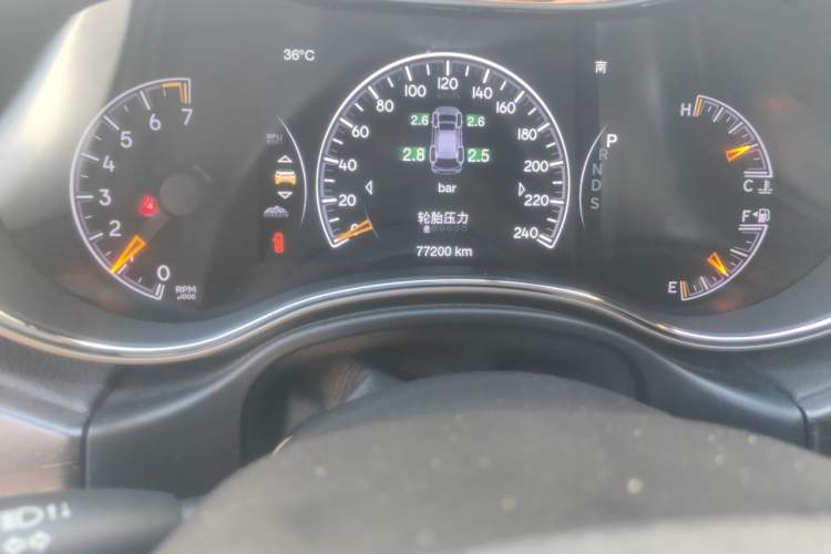 Used Jeep Grand Cherokee 2013 3.6L Luxury Navigation Edition Odometer Close Up