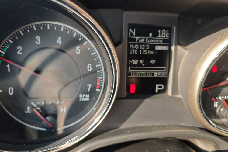 Used Jeep Grand Cherokee 2013 3.6L Comfort Edition Odometer Close Up