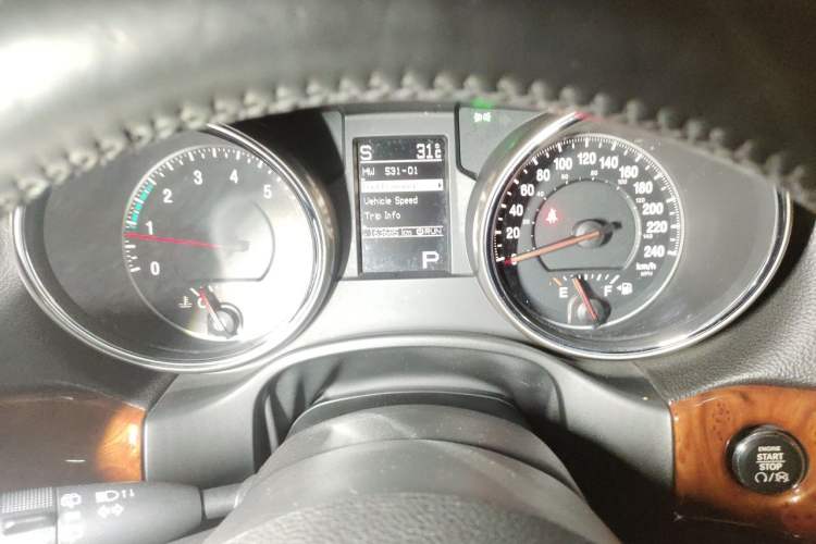Used Jeep Grand Cherokee 2013 3.6L Luxury Navigation Edition Odometer Close Up