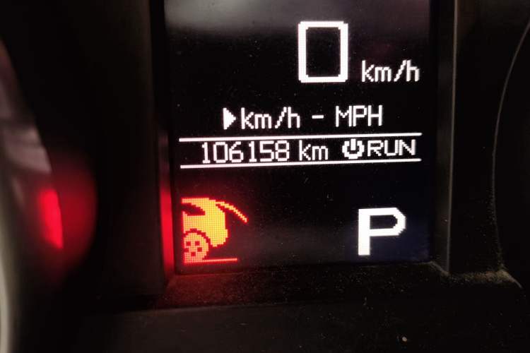 Used Jeep Grand Cherokee 2013 3.6L Luxury Navigation Edition Odometer Close Up