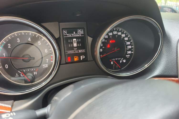 Used Jeep Grand Cherokee 2013 3.6L Comfort Navigation Edition Odometer Close Up