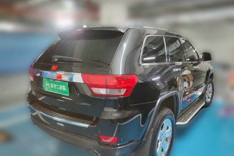 Used Jeep Grand Cherokee 2013 3.6L Luxury Navigation Edition Rear Right 45 Deg