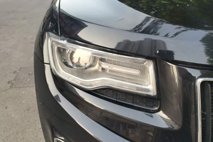 Used Jeep Grand Cherokee 2013 3.6L Comfort Navigation Edition Right Front Headlight
