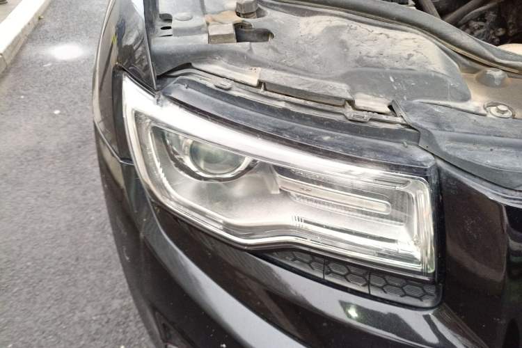 Used Jeep Grand Cherokee 2013 3.6L Luxury Navigation Edition Right Front Headlight