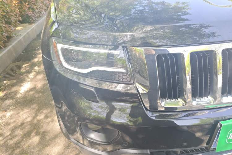 Used Jeep Grand Cherokee 2013 3.6L Comfort Navigation Edition Right Front Headlight