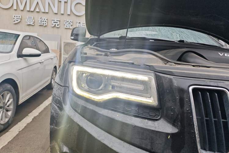 Used Jeep Grand Cherokee 2013 3.6L Luxury Navigation Edition Right Front Headlight